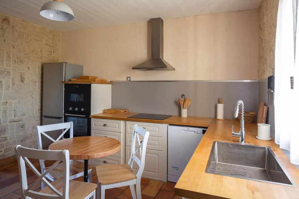 Mas Provencal De 120M2 En Camargue, Avec Piscine Et Parking Inclus, Ideal Pour Des Vacances Arles Exterior foto